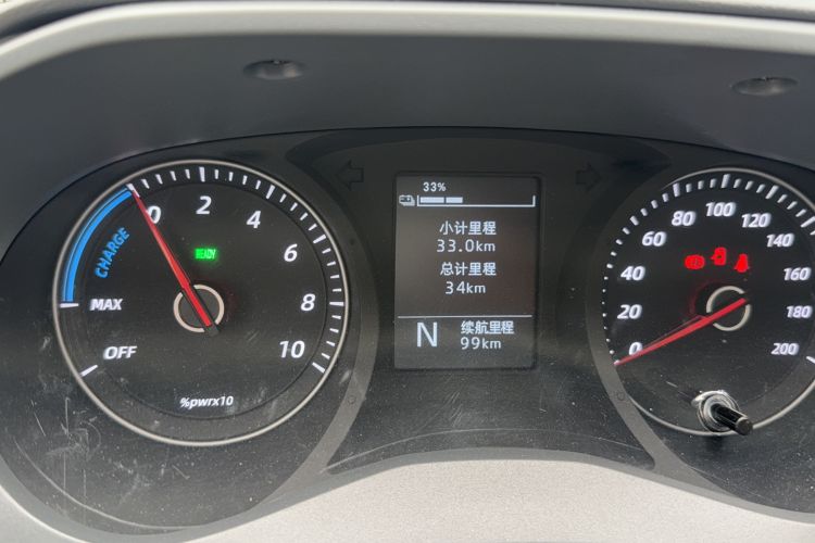 Used Wuling Yangguang 2024 300KM Comfort Version Passenger Van 75kW Odometer Close Up