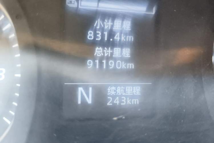 Used Wuling Yangguang 2024 300km Comfort-Grade Passenger Van 60kW Odometer Close Up