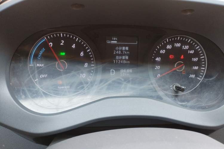 Used Wuling Yangguang 2024 300KM Comfort Version Passenger Van 75kW Odometer Close Up