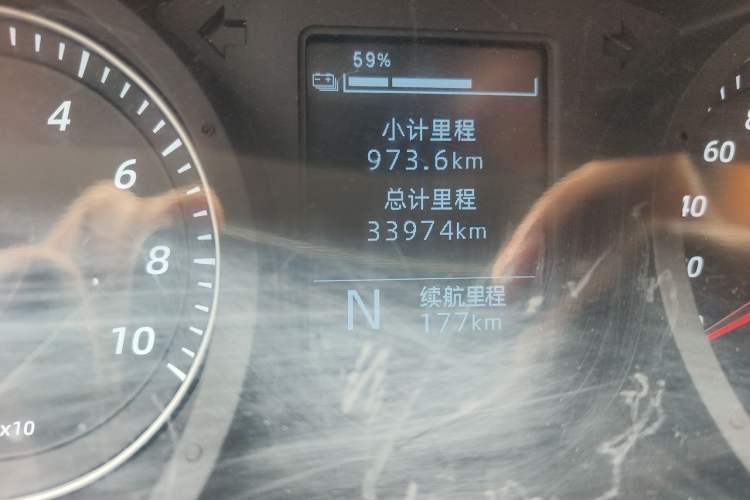 Used Wuling Yangguang 2024 300km Comfort Version with Sealed Windows 60kW Odometer Close Up