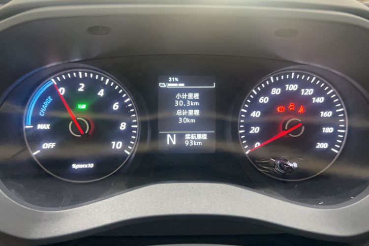 Used Wuling Yangguang 2024 300KM Comfort Version Passenger Van 75kW Odometer Close Up