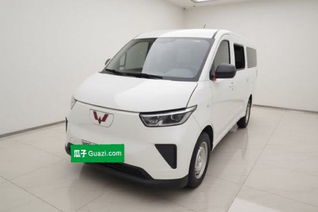 Used Wuling Yangguang 2024 300KM Comfort Version Passenger Van 75kW
