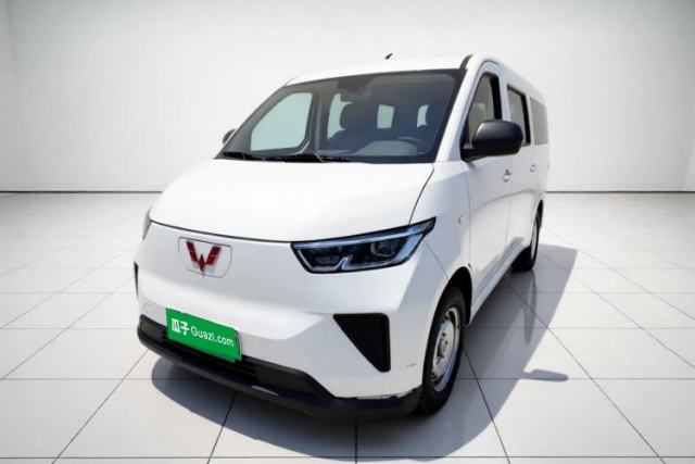 Used Wuling Yangguang 2024 300KM Comfort Version Passenger Van 75kW