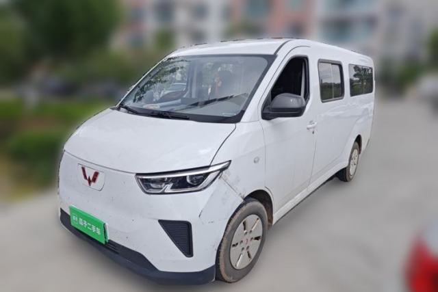 Used Wuling Yangguang 2024 300KM Comfort Version Passenger Van 75kW