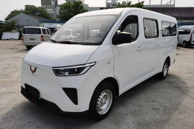 Used Wuling Yangguang 2024 300KM Comfort Version Passenger Van 75kW