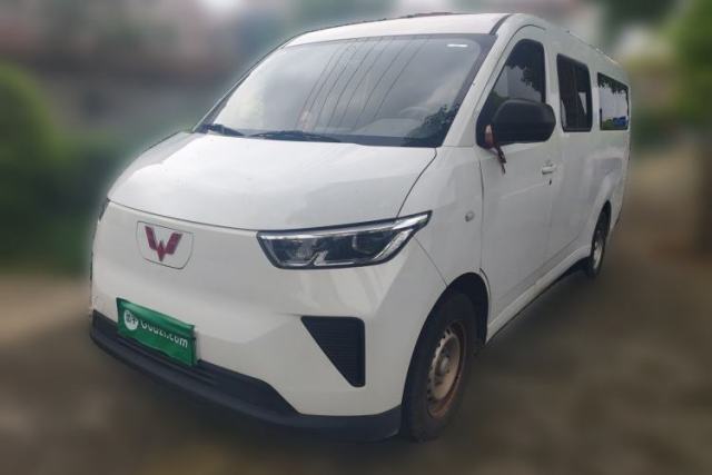Used Wuling Yangguang 2024 300km Comfort-Grade Passenger Van 60kW