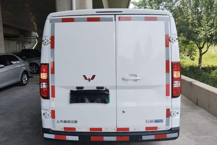 Used Wuling Yangguang 2024 300km Range Practical Window-Sealed Version 60kW Rear