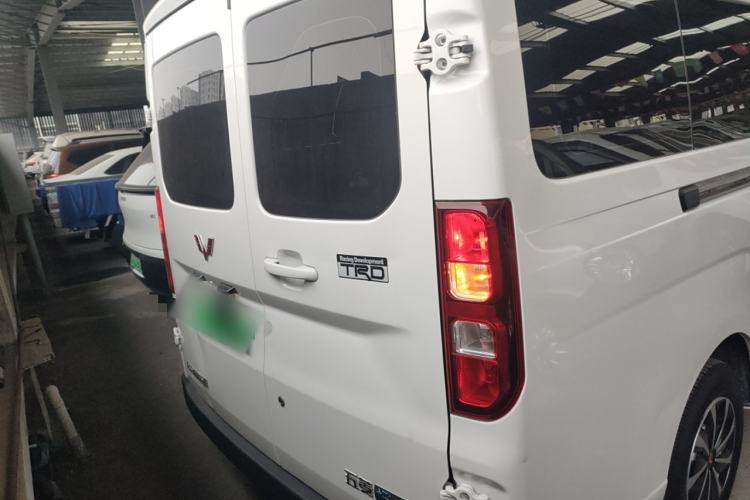 Used Wuling Yangguang 2024 300km Comfort-Grade Passenger Van 60kW Rear