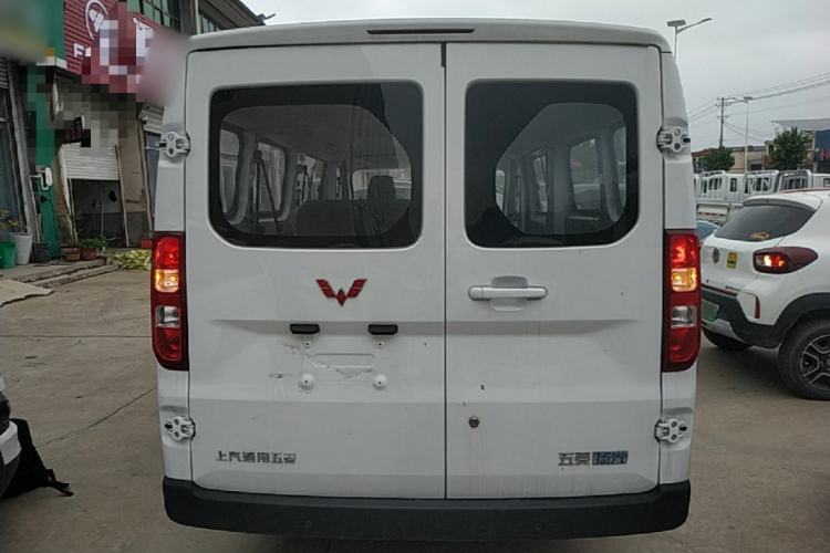 Used Wuling Yangguang 2024 300KM Comfort Version Passenger Van 75kW Rear