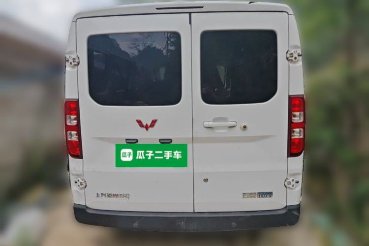 Used Wuling Yangguang 2024 300KM Comfort Version Passenger Van 75kW Rear