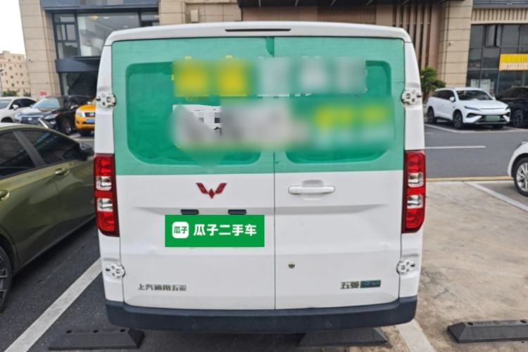 Used Wuling Yangguang 2024 300km Comfort-Grade Passenger Van 60kW Rear