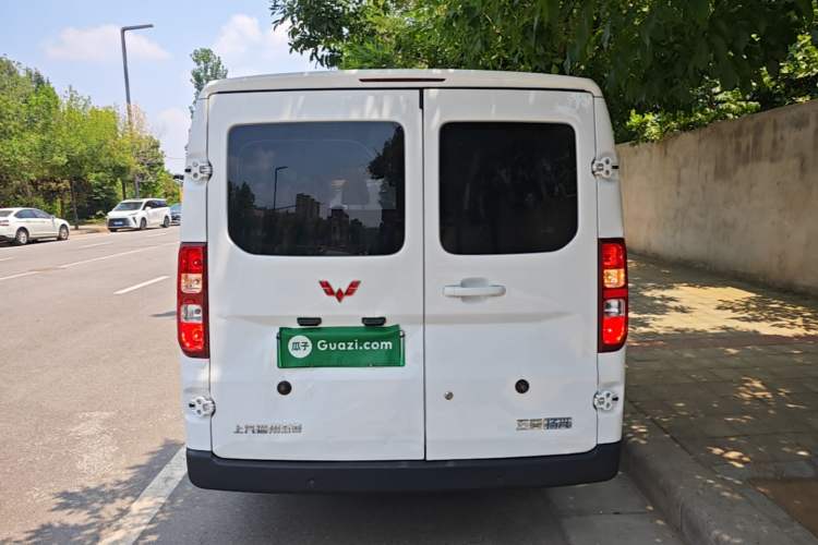 Used Wuling Yangguang 2024 300KM Comfort Version Passenger Van 75kW Rear