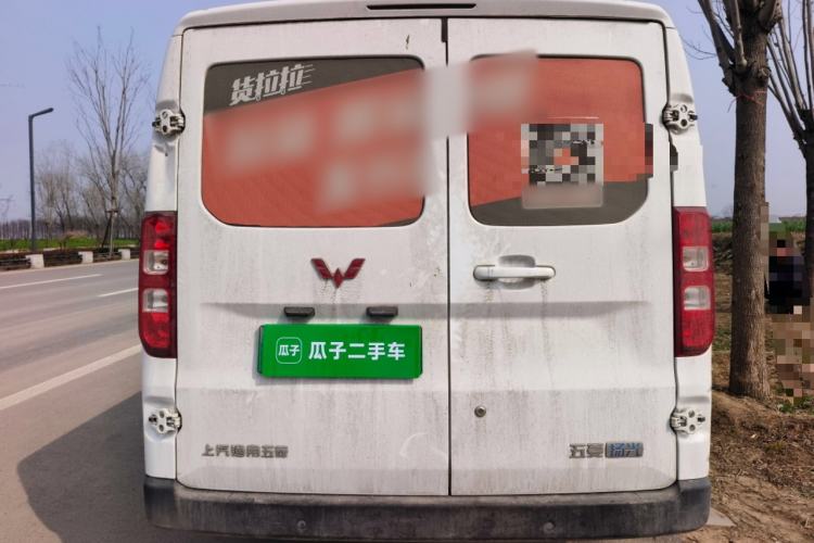Used Wuling Yangguang 2024 300KM Comfort Version Passenger Van 75kW Rear