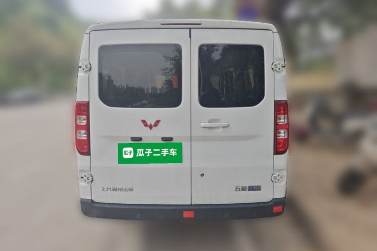 Used Wuling Yangguang 2024 300km Comfort-Grade Passenger Van 60kW Rear