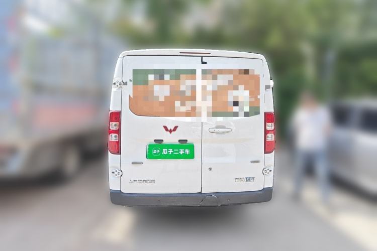 Used Wuling Yangguang 2024 300KM Comfort Version Passenger Van 75kW Rear