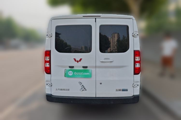 Used Wuling Yangguang 2024 300KM Comfort Version Passenger Van 75kW Rear