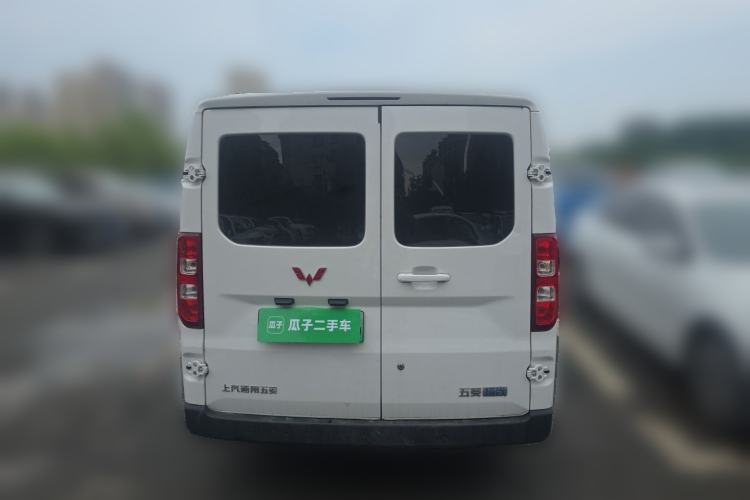 Used Wuling Yangguang 2024 300KM Comfort Version Passenger Van 75kW Rear