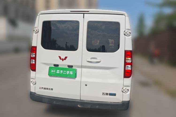 Used Wuling Yangguang 2024 300km Comfort-Grade Passenger Van 60kW Rear