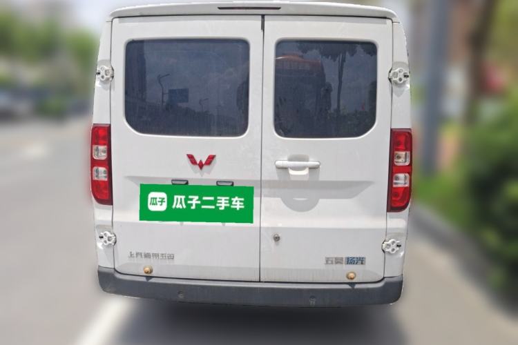 Used Wuling Yangguang 2024 300KM Comfort Version Passenger Van 75kW Rear