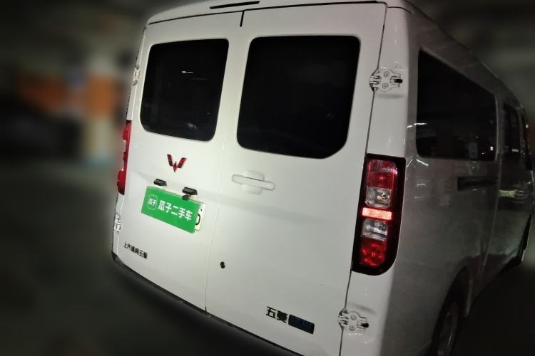 Used Wuling Yangguang 2024 300KM Comfort Version Passenger Van 75kW Rear