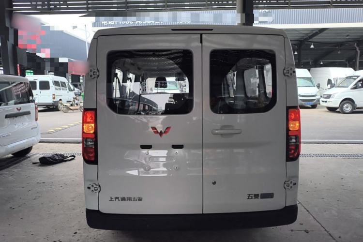 Used Wuling Yangguang 2024 300KM Comfort Version Passenger Van 75kW Rear