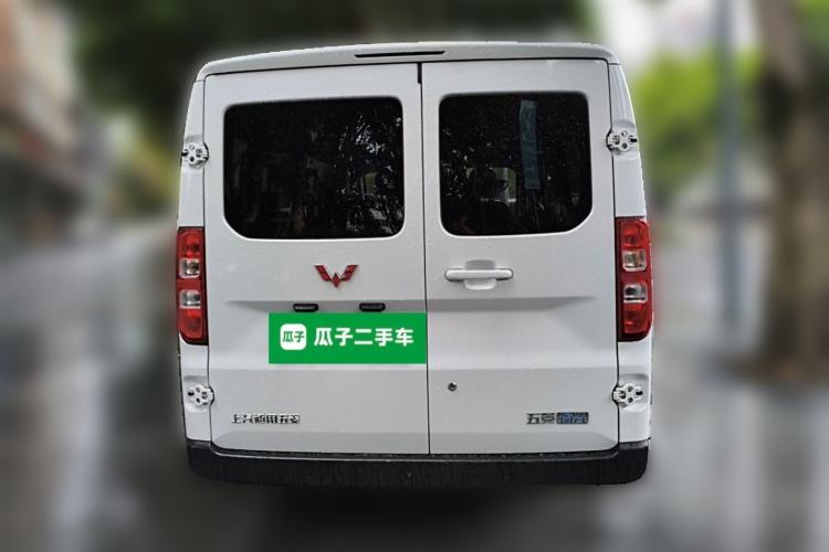 Used Wuling Yangguang 2024 300KM Comfort Version Passenger Van 75kW Rear