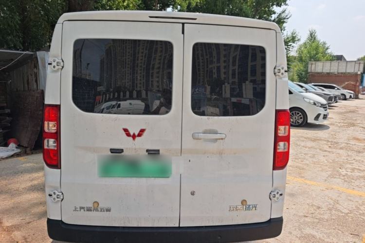 Used Wuling Yangguang 2024 300KM Comfort Version Passenger Van 75kW Rear