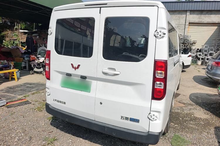Used Wuling Yangguang 2024 300KM Comfort Version Passenger Van 75kW Rear