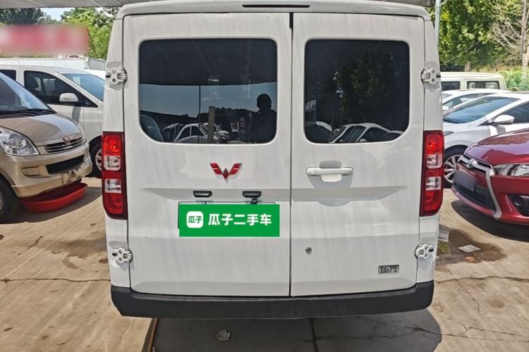 Used Wuling Yangguang 2024 300KM Comfort Version Passenger Van 75kW Rear
