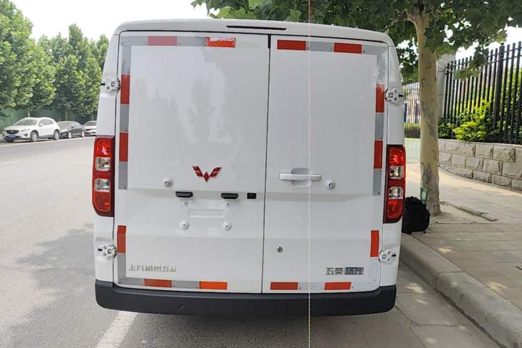 Used Wuling Yangguang 2024 300km Comfort Version with Sealed Windows 60kW Rear