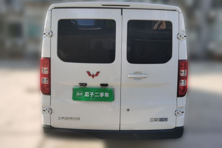 Used Wuling Yangguang 2024 300KM Comfort Version Passenger Van 75kW Rear