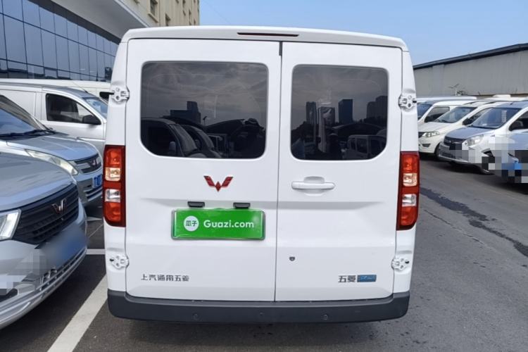 Used Wuling Yangguang 2024 300KM Comfort Version Passenger Van 75kW Rear