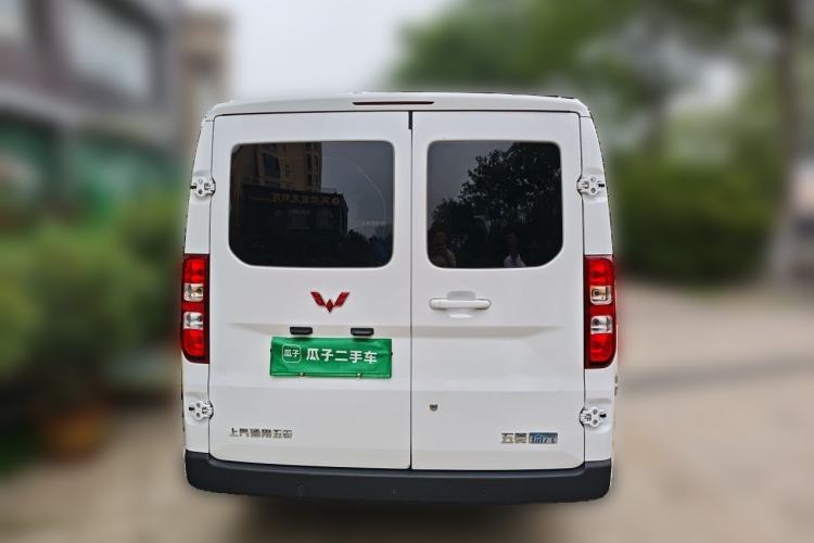 Used Wuling Yangguang 2024 300KM Comfort Version Passenger Van 75kW Rear