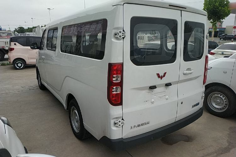Used Wuling Yangguang 2024 300KM Comfort Version Passenger Van 75kW Rear Left 45 Deg