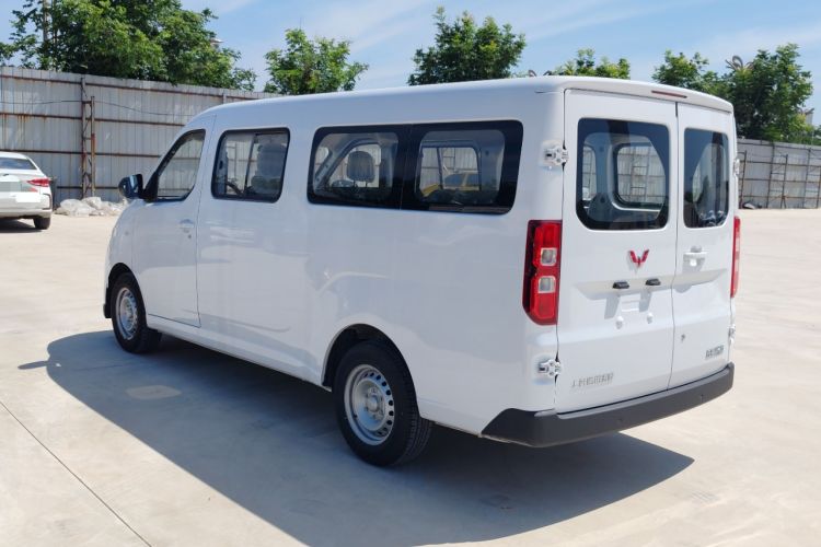 Used Wuling Yangguang 2024 300KM Comfort Version Passenger Van 75kW Rear Left 45 Deg