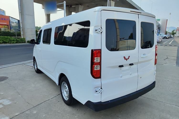 Used Wuling Yangguang 2024 300KM Comfort Version Passenger Van 75kW Rear Left 45 Deg