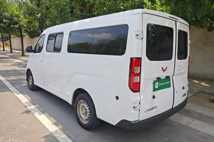 Used Wuling Yangguang 2024 300KM Comfort Version Passenger Van 75kW Rear Left 45 Deg