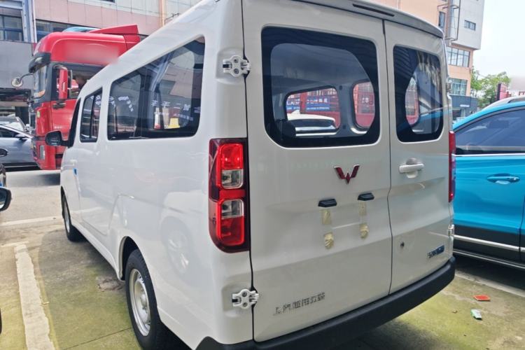 Used Wuling Yangguang 2024 300KM Comfort Version Passenger Van 75kW Rear Left 45 Deg