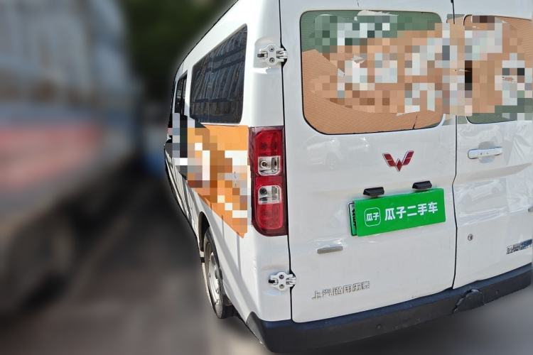 Used Wuling Yangguang 2024 300KM Comfort Version Passenger Van 75kW Rear Left 45 Deg