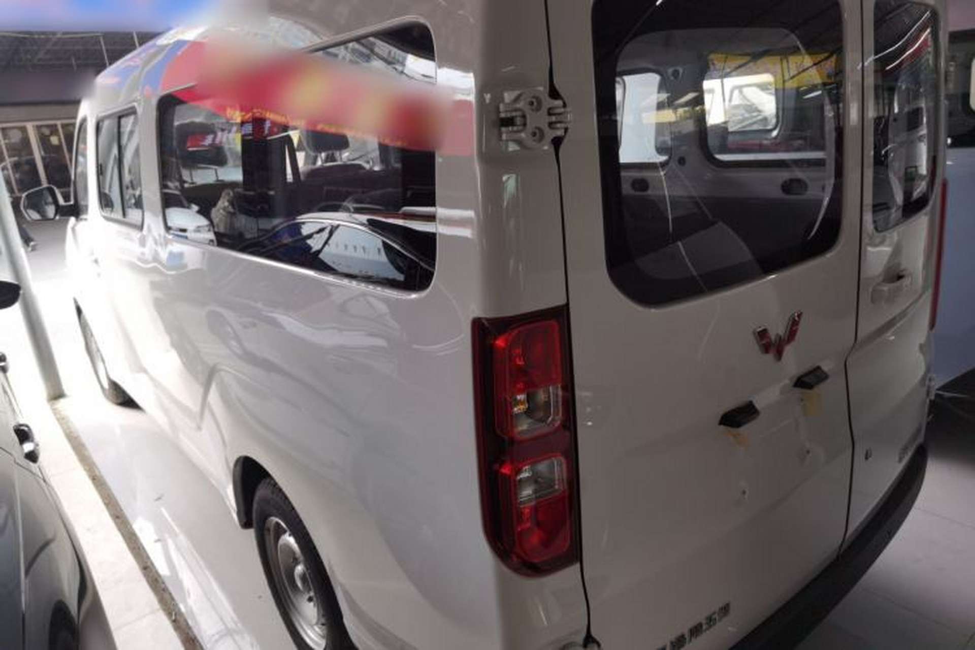Used Wuling Yangguang 2024 300KM Comfort Version Passenger Van 75kW Rear Left 45 Deg