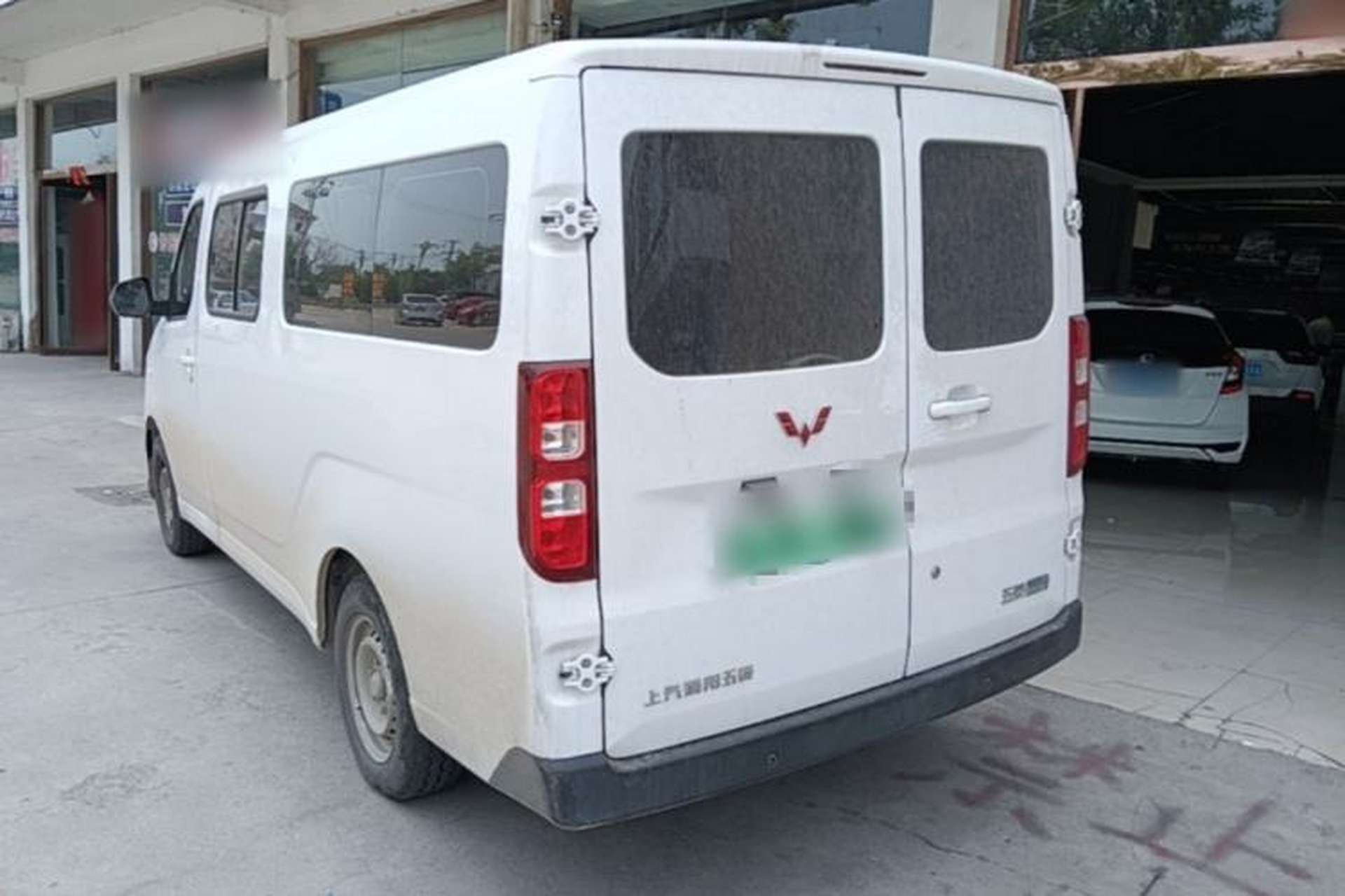Used Wuling Yangguang 2024 300KM Comfort Version Passenger Van 75kW Rear Left 45 Deg