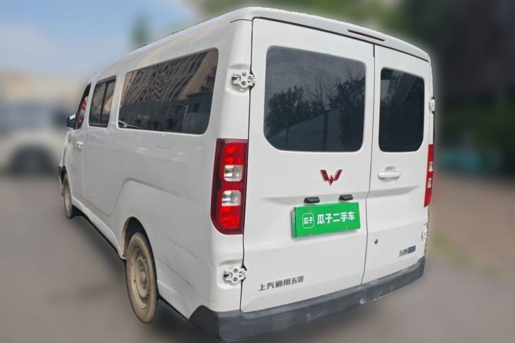 Used Wuling Yangguang 2024 300km Comfort-Grade Passenger Van 60kW Rear Left 45 Deg