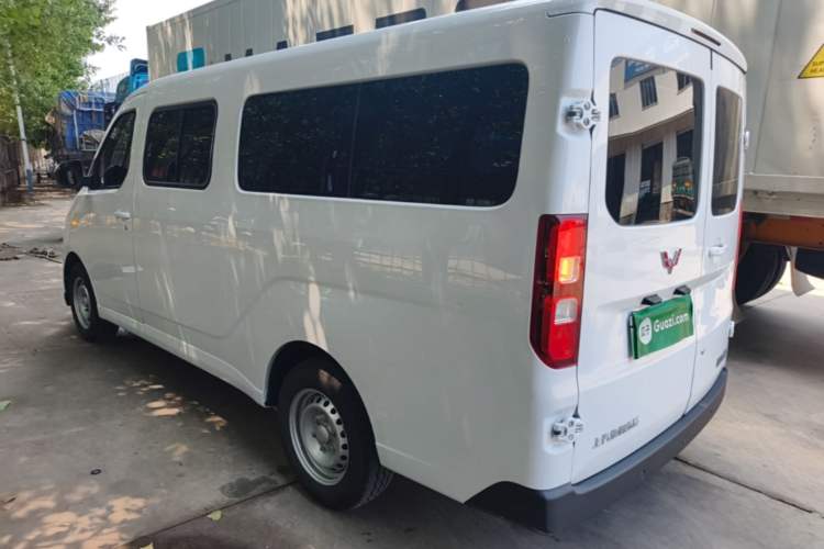 Used Wuling Yangguang 2024 300KM Comfort Version Passenger Van 75kW Rear Left 45 Deg