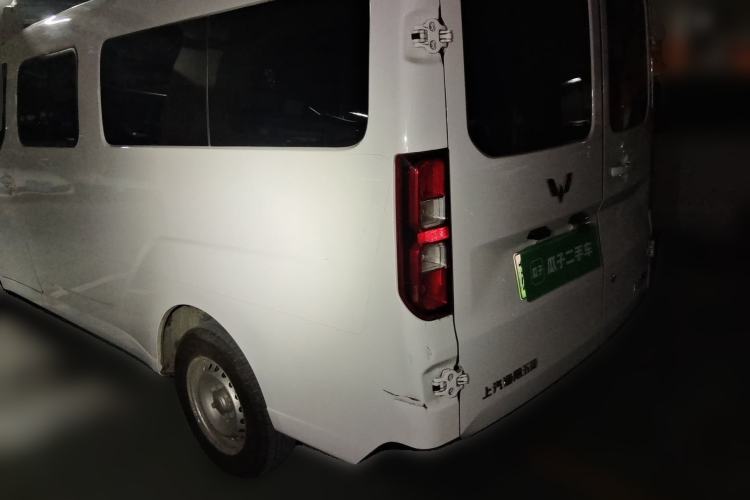 Used Wuling Yangguang 2024 300KM Comfort Version Passenger Van 75kW Rear Left 45 Deg