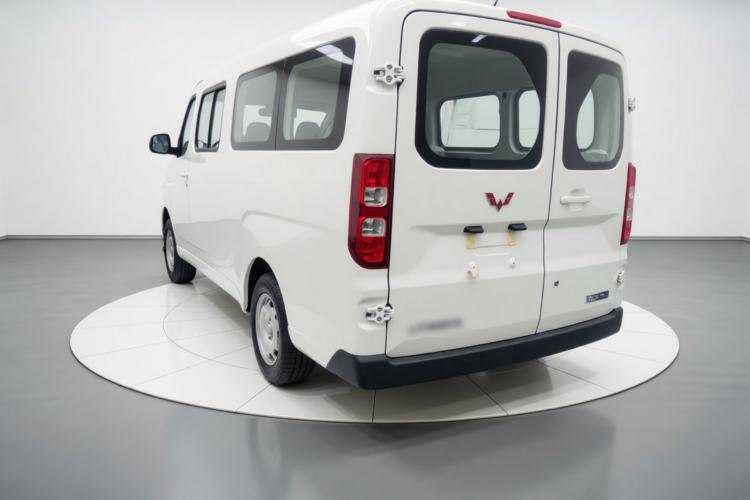 Used Wuling Yangguang 2024 300km Comfort-Grade Passenger Van 60kW Rear Left 45 Deg