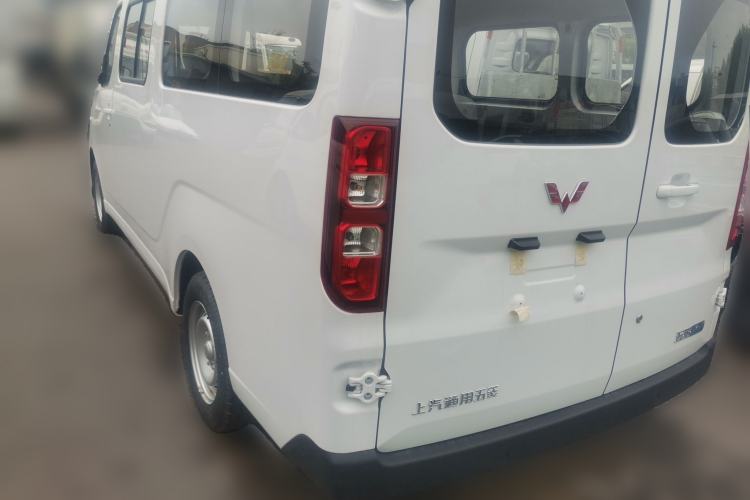 Used Wuling Yangguang 2024 300km Comfort-Grade Passenger Van 60kW Rear Left 45 Deg