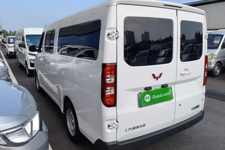 Used Wuling Yangguang 2024 300KM Comfort Version Passenger Van 75kW Rear Left 45 Deg