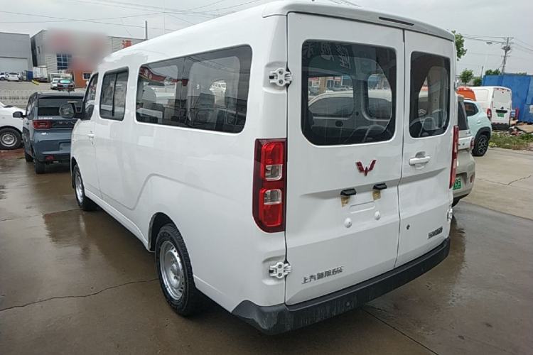 Used Wuling Yangguang 2024 300KM Comfort Version Passenger Van 75kW Rear Left 45 Deg