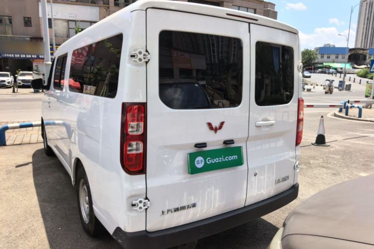 Used Wuling Yangguang 2024 300KM Comfort Version Passenger Van 75kW Rear Left 45 Deg