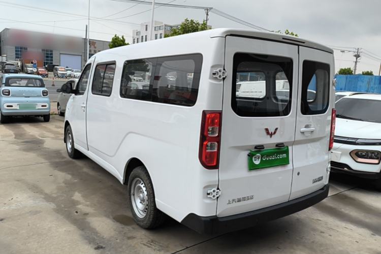 Used Wuling Yangguang 2024 300KM Comfort Version Passenger Van 75kW Rear Left 45 Deg